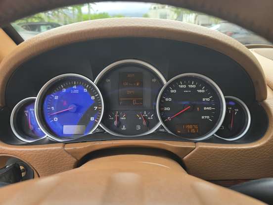 PORSCHE-CAYENNE-2006