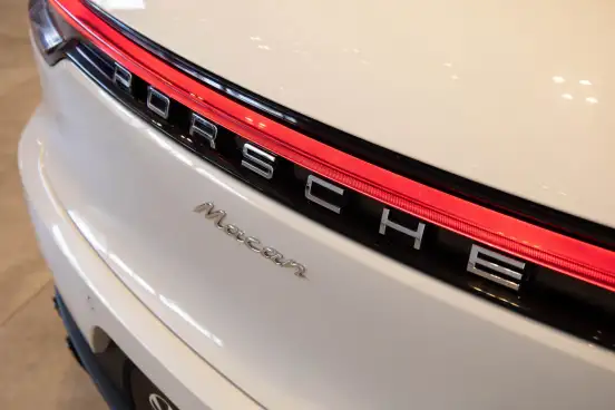 PORSCHE-MACAN-2020
