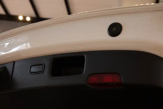 PORSCHE-MACAN-2020