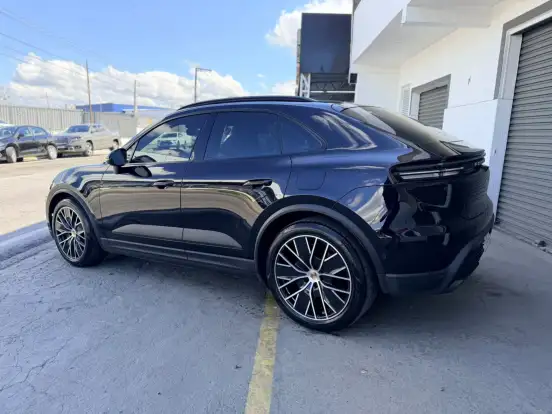 PORSCHE-MACAN-2025