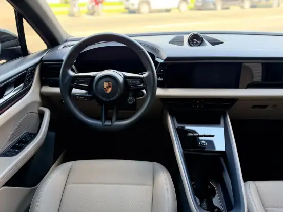PORSCHE-MACAN-2025