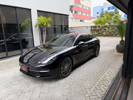 PORSCHE-PANAMERA-2018
