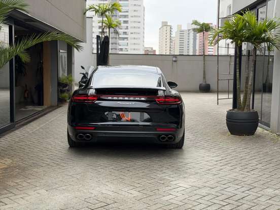 PORSCHE-PANAMERA-2018