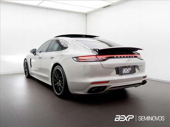 PORSCHE-PANAMERA-2023