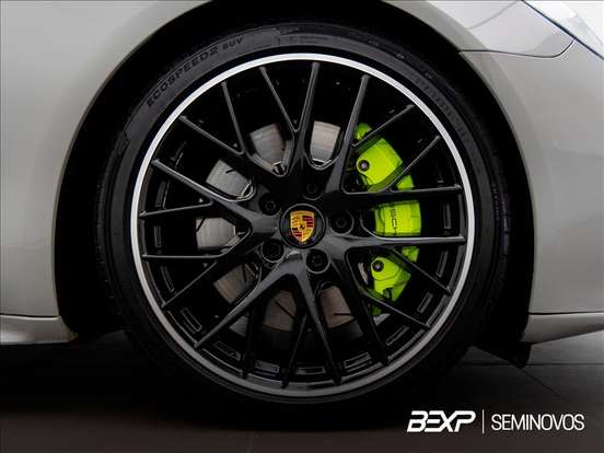 PORSCHE-PANAMERA-2023