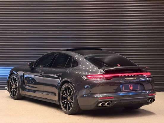 PORSCHE-PANAMERA-2022