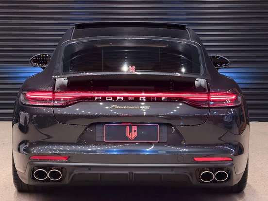 PORSCHE-PANAMERA-2022