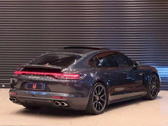 PORSCHE-PANAMERA-2022