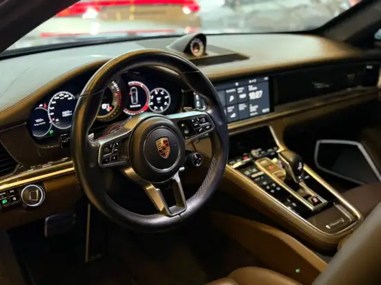 PORSCHE-PANAMERA-2017