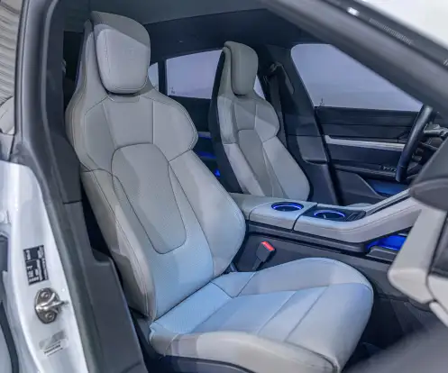 PORSCHE-TAYCAN-2023
