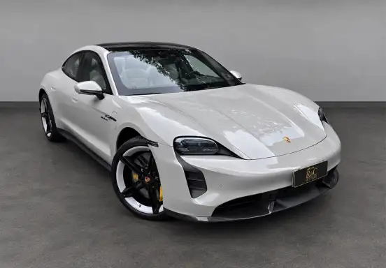 PORSCHE-TAYCAN-2022