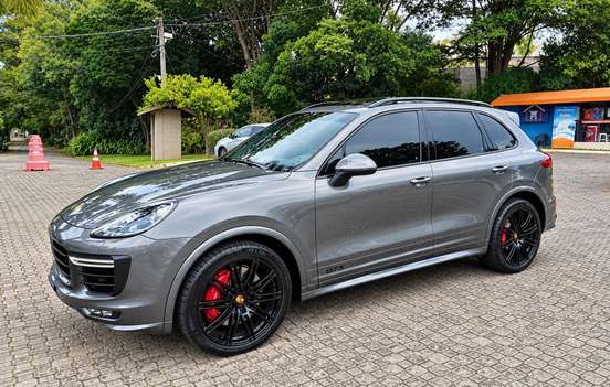 PORSCHE-CAYENNE-2015