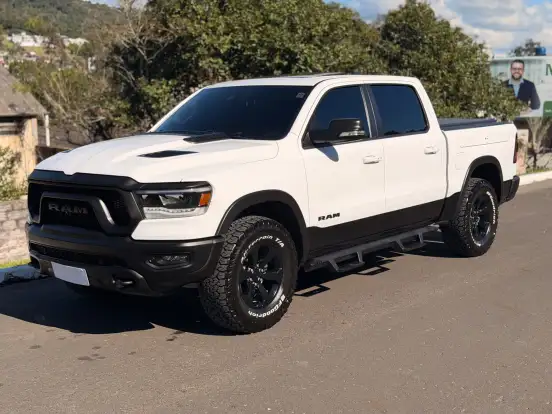 RAM-1500-5.7 V8 GASOLINA REBEL CD 4X4 AUTOMÁTICO RAM-1500-2021