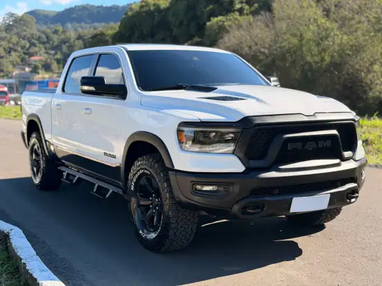 RAM-1500-5.7 V8 GASOLINA REBEL CD 4X4 AUTOMÁTICO RAM-1500-2021
