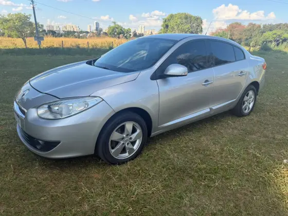 RENAULT FLUENCE 2.0 DYNAMIQUE 16V FLEX 4P AUTOMÁTICO