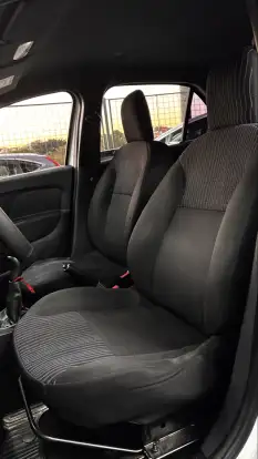 RENAULT-LOGAN-2020