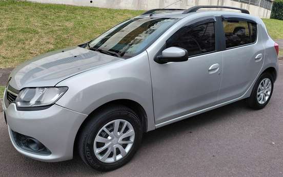 RENAULT-SANDERO-2016