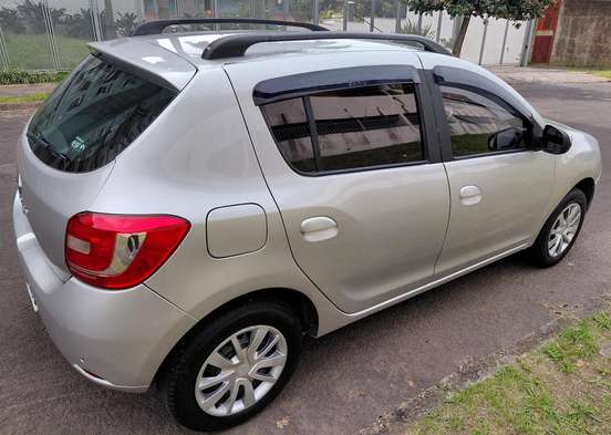 RENAULT-SANDERO-2016