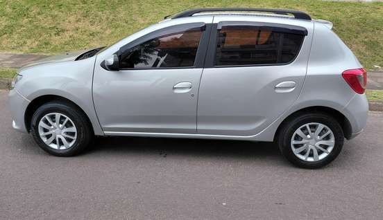 RENAULT-SANDERO-2016