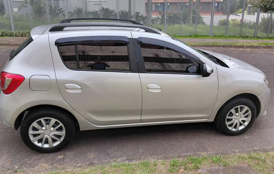RENAULT-SANDERO-2016