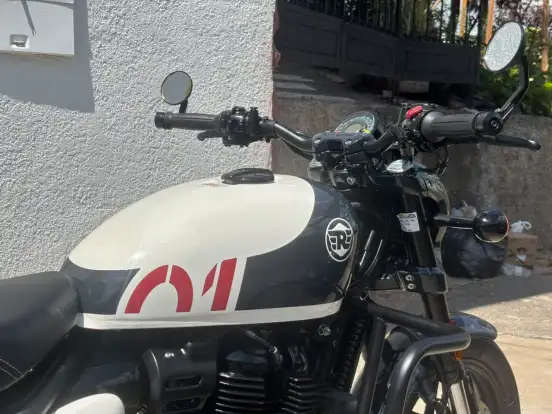 ROYAL ENFIELD-SHOTGUN 650 STENCIL WHITE-2025