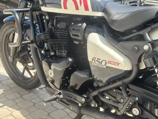 ROYAL ENFIELD-SHOTGUN 650 STENCIL WHITE-2025