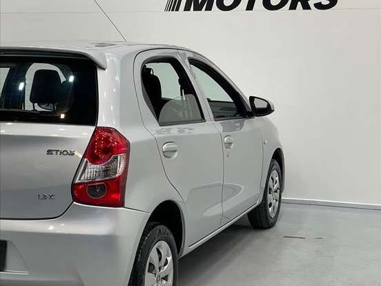 TOYOTA-ETIOS-1.3 X 16V FLEX 4P MANUAL TOYOTA-ETIOS-2013