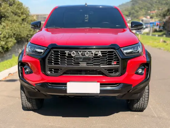 TOYOTA HILUX 2.8 D-4D TURBO DIESEL CD GR-S 4X4 AUTOMÁTICO