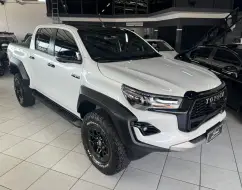 TOYOTA HILUX 2.8 D-4D TURBO DIESEL CD GR-S 4X4 AUTOMÁTICO TOYOTA HILUX 2.8 D-4D TURBO DIESEL CD GR-S 4X4 AUTOMÁTICO