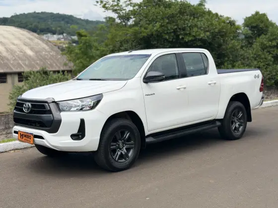 TOYOTA HILUX 2.8 D-4D TURBO DIESEL CD SR 4X4 AUTOMÁTICO