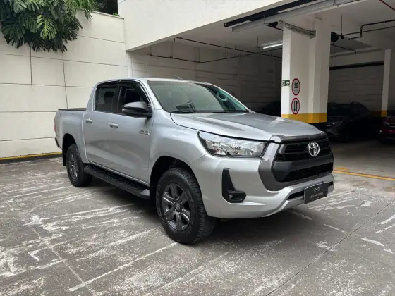 TOYOTA HILUX 2.8 D-4D TURBO DIESEL CD SR 4X4 AUTOMÁTICO