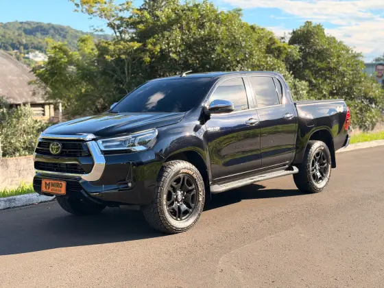 TOYOTA HILUX 2.8 D-4D TURBO DIESEL CD SRX 4X4 AUTOMÁTICO