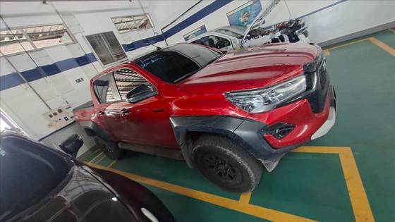 TOYOTA HILUX 2.8 D-4D TURBO DIESEL CD GR-S 4X4 AUTOMÁTICO