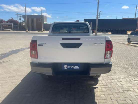 TOYOTA-HILUX-2025