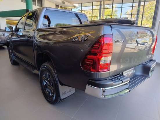 TOYOTA-HILUX-2.8 D-4D TURBO DIESEL CD SR 4X4 AUTOMÁTICO TOYOTA-HILUX-2024