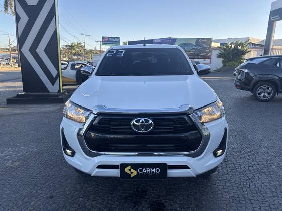 TOYOTA HILUX 2.8 D-4D TURBO DIESEL CD SRV 4X4 AUTOMÁTICO