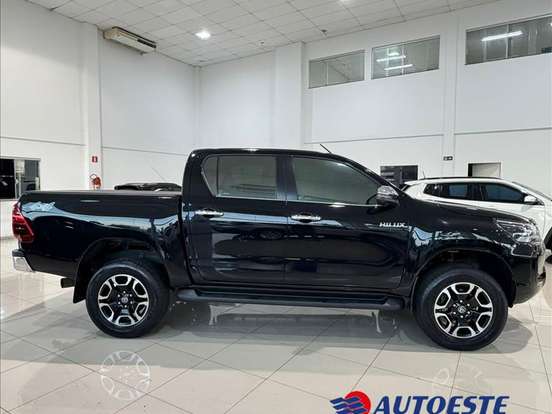 TOYOTA-HILUX-2.8 D-4D TURBO DIESEL CD SRV 4X4 AUTOMÁTICO TOYOTA-HILUX-2022