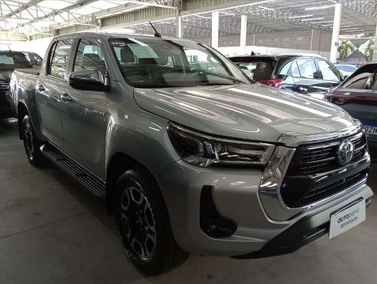 TOYOTA-HILUX-2.8 D-4D TURBO DIESEL CD SRX 4X4 AUTOMÁTICO TOYOTA-HILUX-2024
