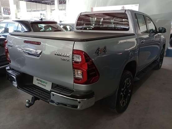 TOYOTA-HILUX-2.8 D-4D TURBO DIESEL CD SRX 4X4 AUTOMÁTICO TOYOTA-HILUX-2024