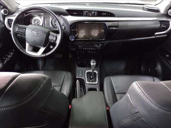TOYOTA-HILUX-2.8 D-4D TURBO DIESEL CD SRX 4X4 AUTOMÁTICO TOYOTA-HILUX-2024