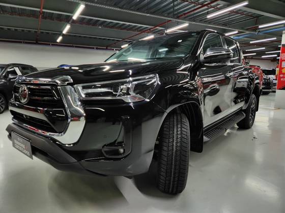 TOYOTA HILUX 2.8 D-4D TURBO DIESEL CD SRX 4X4 AUTOMÁTICO