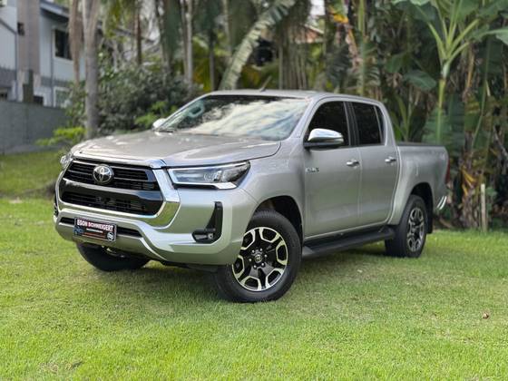 TOYOTA HILUX 2.8 D-4D TURBO DIESEL CD SRX 4X4 AUTOMÁTICO