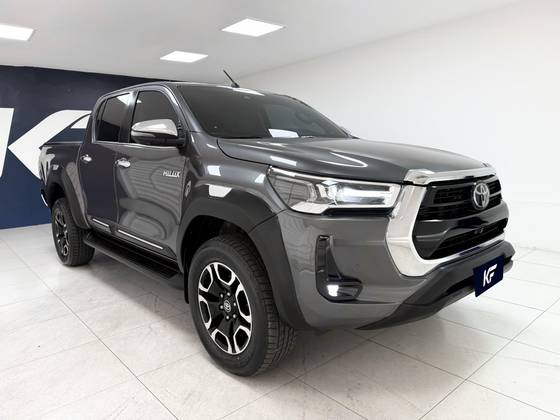 TOYOTA HILUX 2.8 D-4D TURBO DIESEL CD SRX 4X4 AUTOMÁTICO