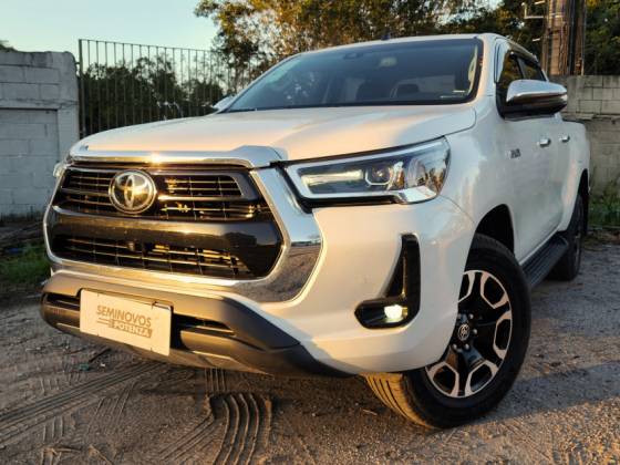 TOYOTA HILUX 2.8 D-4D TURBO DIESEL CD SRX 4X4 AUTOMÁTICO