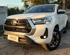 TOYOTA HILUX 2.8 D-4D TURBO DIESEL CD SRX 4X4 AUTOMÁTICO TOYOTA HILUX 2.8 D-4D TURBO DIESEL CD SRX 4X4 AUTOMÁTICO