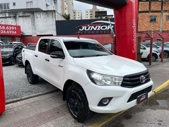 TOYOTA-HILUX-2018
