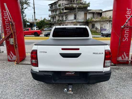 TOYOTA-HILUX-2018