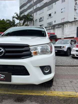 TOYOTA-HILUX-2018