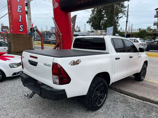 TOYOTA-HILUX-2018
