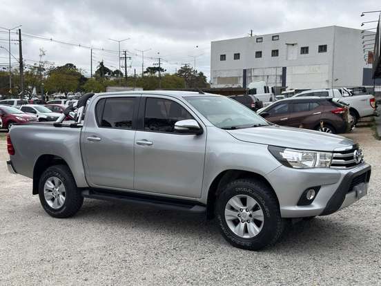 TOYOTA-HILUX-2016